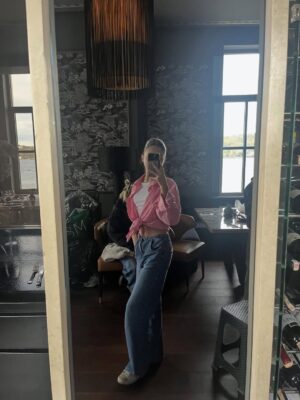 Beren Gençalp Instagram - Hayal ve C2 seviye fit check bağımlılığı