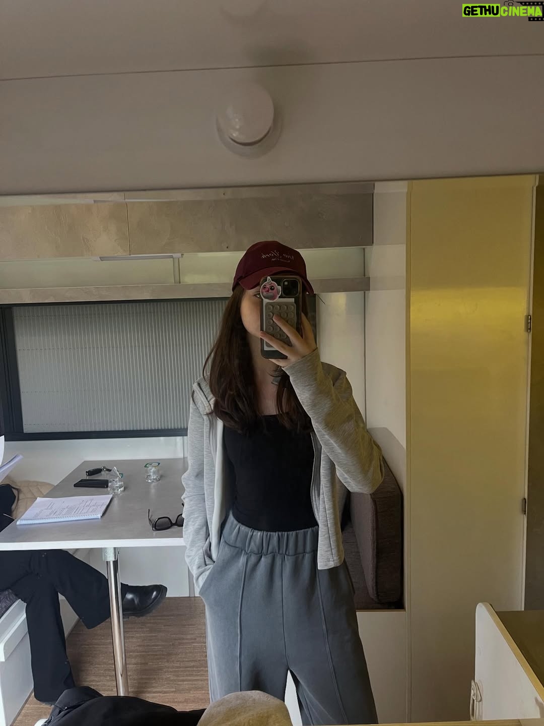 Beren Gençalp - 109.4K Likes - Hayal ve C2 seviye fit check bağımlılığı
