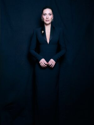 Bergüzar Korel Instagram - 🖤

Styling: @rutkayozis 
Elbise: @fidansimsek_ 
Fotoğraf: @jiyankizilboga 
Makyaj: @melisilkkilic 
Saç: @ismailbabuz 
Jewellery: @kafkasjewellery