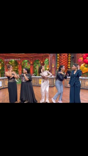 Bharti Singh Instagram - Girl gang ke saath chatpate gaanon par naachna aur saath mein khaana banaana is a whole vibe. 🤩

Dekhiye #LaughterChefs- Unlimited Entertainment season 3, har Sat-Sun raat 9 baje, sirf #Colors aur @JioHotstar par.

@niasharma90 @lokhandeankita @tejasswiprakash @kashmera1 @bharti.laughterqueen