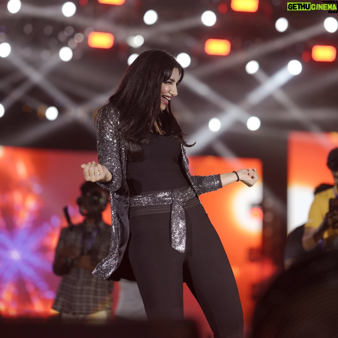 Bhavana - 13.9K Likes - 25,000 students, rock concert vibes and an incredible evening 🔥🔥
Ufffff! 

A 24 hour break from the T20 World Cup madness to party with the students of @vceterode and @vetiascoed 🔥❤️

You guys were LIT!!! Thank you for allll the love ! 

This is why having the best of both worlds ( even if you almost lose your mind working) is FUN! 

Let’s meet soon❤️ back to my cricket notes now :) 
.
.
Where would you rather be?