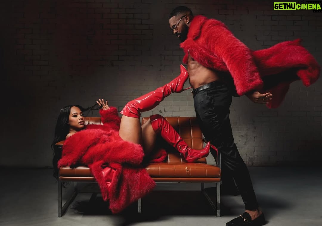 Bianca Crawford - 135.1K Likes - Sorry for the (weight)… lol wait. I been feeding him good so I thought I would feed yall too.
Happy Valentine’s Day
-The Crawfords

Makeup: @karengiselleperez 
📸: @fetch_media
Hair: @herhandstyles
