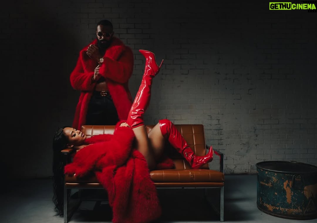 Bianca Crawford - 135.1K Likes - Sorry for the (weight)… lol wait. I been feeding him good so I thought I would feed yall too.
Happy Valentine’s Day
-The Crawfords

Makeup: @karengiselleperez 
📸: @fetch_media
Hair: @herhandstyles