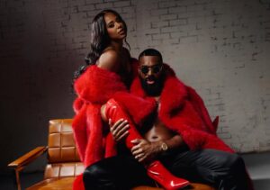 Bianca Crawford Instagram - Sorry for the (weight)… lol wait. I been feeding him good so I thought I would feed yall too.
Happy Valentine’s Day
-The Crawfords

Makeup: @karengiselleperez 
📸: @fetch_media
Hair: @herhandstyles