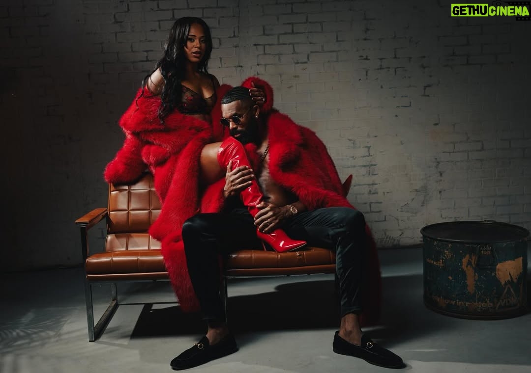 Bianca Crawford - 135.1K Likes - Sorry for the (weight)… lol wait. I been feeding him good so I thought I would feed yall too.
Happy Valentine’s Day
-The Crawfords

Makeup: @karengiselleperez 
📸: @fetch_media
Hair: @herhandstyles