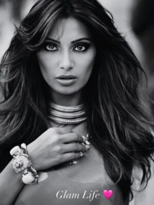 Bipasha Basu Instagram - 2016 was 🩷🧿🙏🏻
#2016