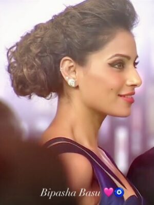 Bipasha Basu Instagram - 2016 was 🩷🧿🙏🏻
#2016