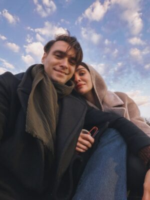 Birce Akalay Instagram - Hello I love you can you tell me your name?

Laura she said.

#noad but #ad