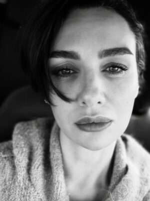 Birce Akalay Instagram - Hello I love you can you tell me your name?

Laura she said.

#noad but #ad