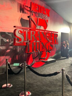 Brec Bassinger Instagram - Demogorgans and gowns last night ❤️
Thanks @netflix and @strangerthingstv for letting me come to the final season celebration 

xo