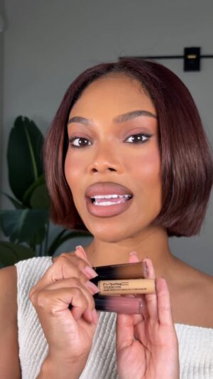 Brianna Giscombe Instagram - Tiny touch, major impact. Get pigment that pops and coverage that lasts all day and night. Lock in your look with Studio Fix 36HR Smooth Angles Concealer and Multisculpt Matte Liquids from MAC Cosmetics. @maccosmetics #MACStudiofix #iOnlyWearMAC #MACAmbassador