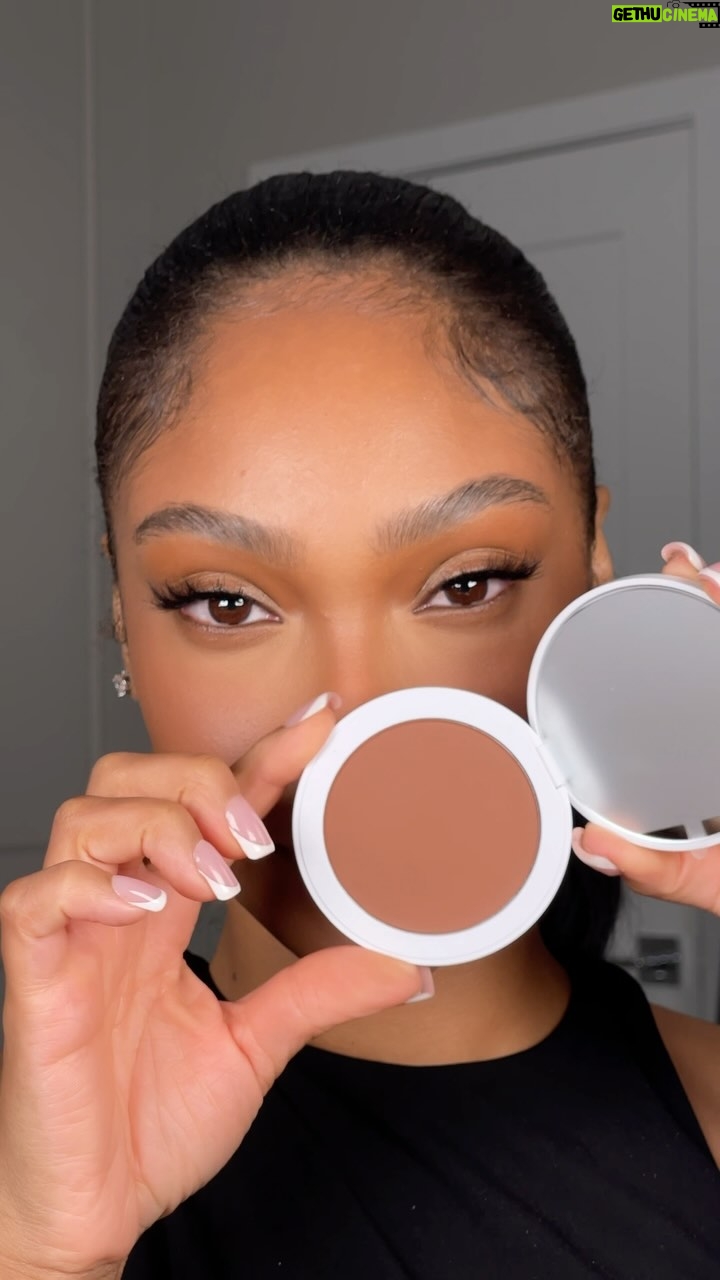 Brianna Giscombe - 47.6K Likes - Monday’s glam 💋 
@nyxcosmetics the face glue grippy primer 
@nyxcosmetics the brow glue crazy life 
@fentybeauty eazy drop #14 skin tint 
@narsissist concealer m2 caramel 
@hauslabs concealer # 30 m peach 
@charlottetilbury magic powder #2
@narsissist magic light reflecting eye color corrector 
@makeupbymario bronzer in med mark 
@dundasworld bronzer in #4 
@maccosmetics Melba blush 
@narsissist highlighter in Ophelia 
@makeupbymario master pigment pro liner in perfect brow & Travis 
@caliray gloss bomb in big sugar