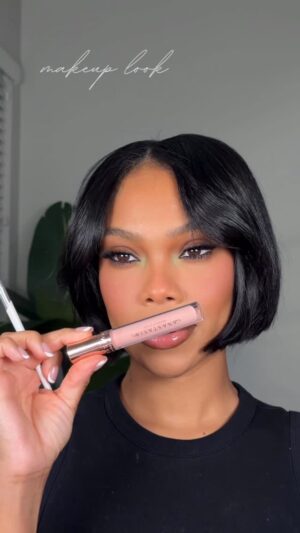 Brianna Giscombe Instagram - Green eye makeup look 💕 
@kosas color corrector in alchemy 
@patricktabeauty foundation in 17 
@beautyblender sponge 
@winky_lux concealer in deep 
@charlottetilbury concealer in 12 
@lauramercier powder in honey 
@kosas pink translucent 
@juviasplace coffee palette 
@maccosmetics eyeshadow in Samoa silk 
@maccosmetics eyeshadow in persuade me 
@amazon wispy lashes 
@amazon bottom lashes 
@maccosmetics cork lip liner 
@makeupbymario nude glow lip 
@anastasiabeverlyhills guava lipgloss 
@anastasiabeverlyhills soft brown eyebrow pencil 
@maccosmetics backtrack eyeliner 
@essence_cosmetics foundation stick in 230