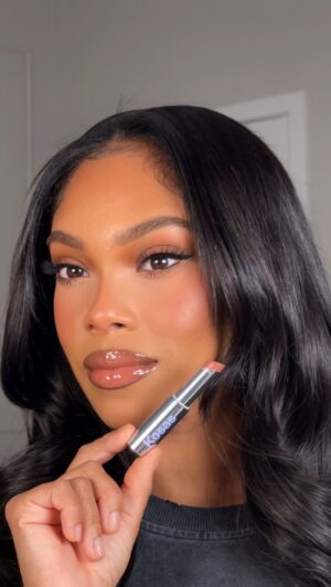 Brianna Giscombe Instagram - The perfect amount of color and shine 💋 
@kosas hotliner hyaluronic acid contouring lip liner in Supreme 
@kosas wet stick moisturizing lip shine in 100 degrees 
@maccosmetics lipglass