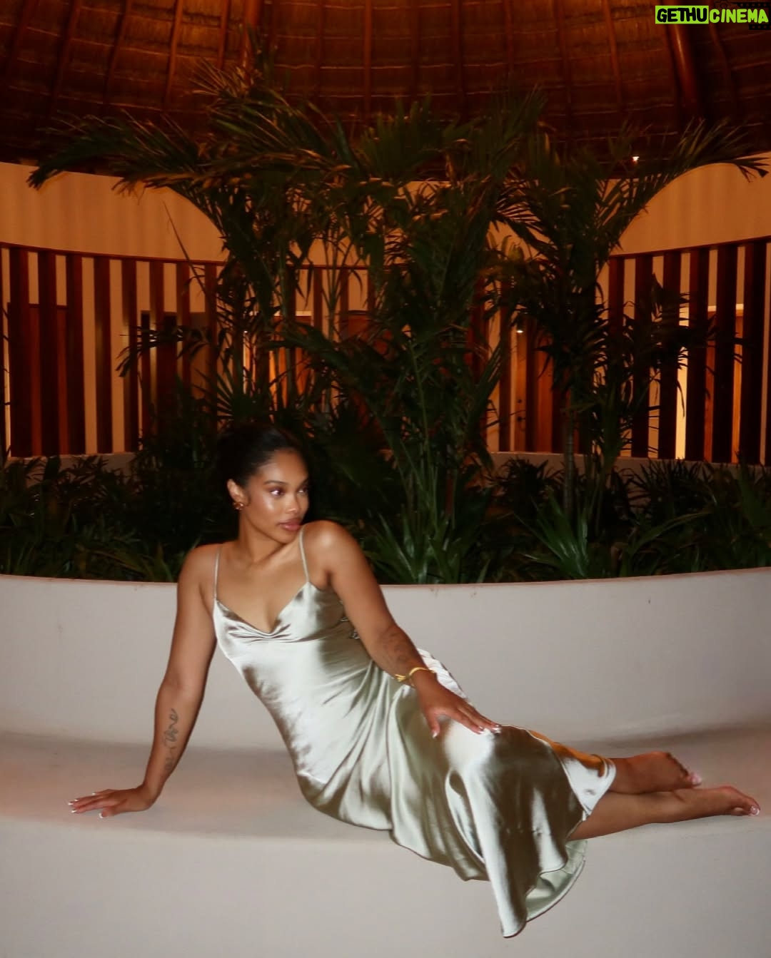 Brianna Giscombe - 1.2K Likes - When the vacation makes it out the chat🤗 had a much needed break and now back to work 😁