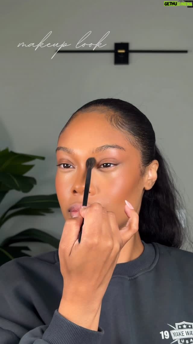 Brianna Giscombe - 2.4K Likes - Today’s makeup look 💋 
@maccosmetics studio fix fluid nc42   nw40
@maccosmetics studio fix concealer no40
@maccosmetics studio tech nw45
@maccosmetics studio pix powder n5 , nc47
@maccosmetics Multisculpt matte in uncorked 
@maccosmetics dazleshadow liquid in beaming bright 
@maccosmetics black track eyeliner gel 
@maccosmetics glow play cushion blush in Marrakesh   plush pepper 
@maccosmetics Melba blush 
@maccosmetics plum liner 
@maccosmetics viva glam in empowered