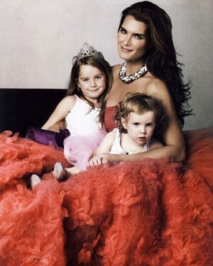 Brooke Shields Instagram - Today is for all the women around the world. You’re strong, powerful, beautiful, and resilient. Surround yourself with people who make you feel that way… and remember to lift each other up every chance we get. Raise them, know them, love them, be them. 

#IWD #IWD2026 #InternationalWomensDay