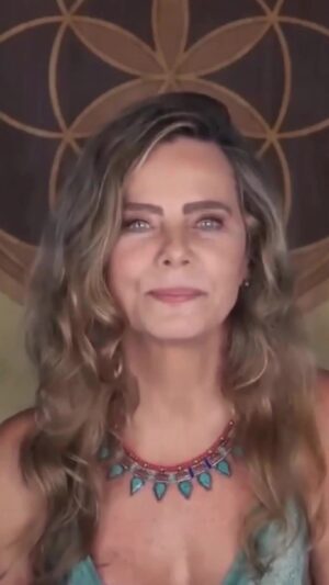 Bruna Lombardi Instagram - A guerra fere, acaba com vidas, destrói sonhos e deixa marcas que o tempo não apaga. Toda guerra é devastação, é ausência de humanidade, é sofrimento que atravessa gerações. Que a dor que vemos hoje desperte consciências e nos lembre que a paz sempre será o único caminho capaz de reconstruir o que o ódio insiste em destruir.
Ah, se o mundo ouvisse mais suas mulheres, não haveria guerra!