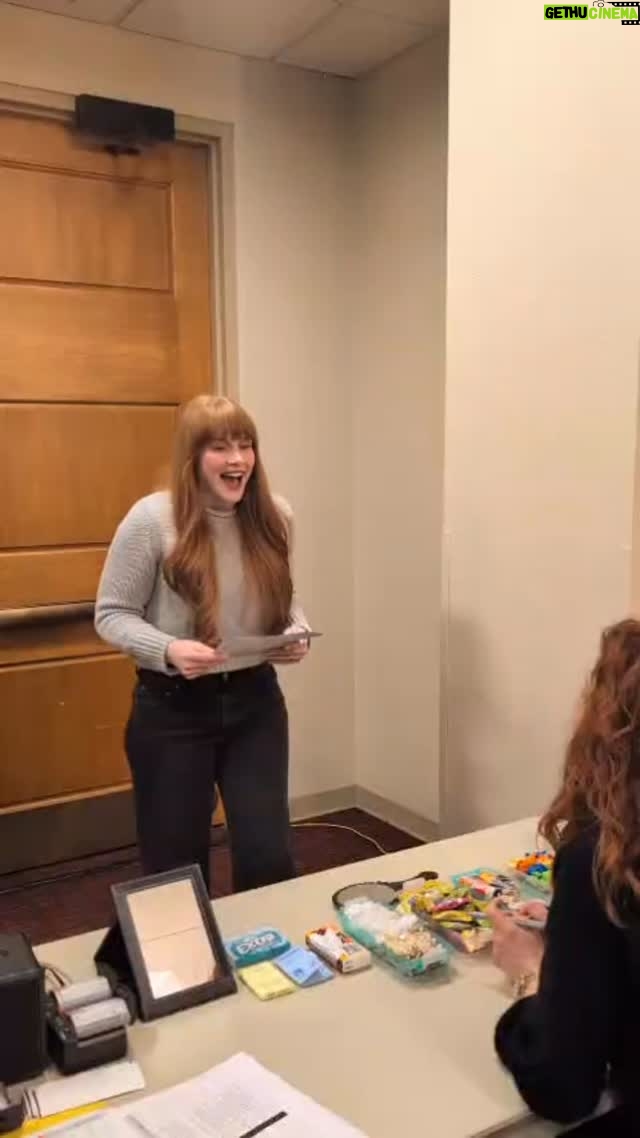Bryce Dallas Howard - 233.5K Likes - Stay tuned for the sequel 😉 Come see us for a joint photo-op today & tomorrow @abqcomcon @brycedhoward #twilight #conlife @thephiladelphiaconnection
Ticket link in bio ♥️