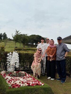 Bunga Citra Lestari Instagram - Today we remember..

Not only the loss,
but the love that shaped us..

Another year has passed..
Life did not stop..
It carried us forward..

We are building new memories now,
yet you remain woven into who we are..

Still loved..
Still remembered..
Still in every prayer.. ❤️