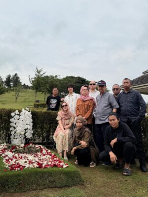 Bunga Citra Lestari Instagram - Today we remember..

Not only the loss,
but the love that shaped us..

Another year has passed..
Life did not stop..
It carried us forward..

We are building new memories now,
yet you remain woven into who we are..

Still loved..
Still remembered..
Still in every prayer.. ❤️