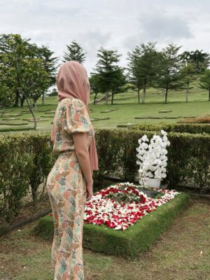 Bunga Citra Lestari Instagram - Today we remember..

Not only the loss,
but the love that shaped us..

Another year has passed..
Life did not stop..
It carried us forward..

We are building new memories now,
yet you remain woven into who we are..

Still loved..
Still remembered..
Still in every prayer.. ❤️