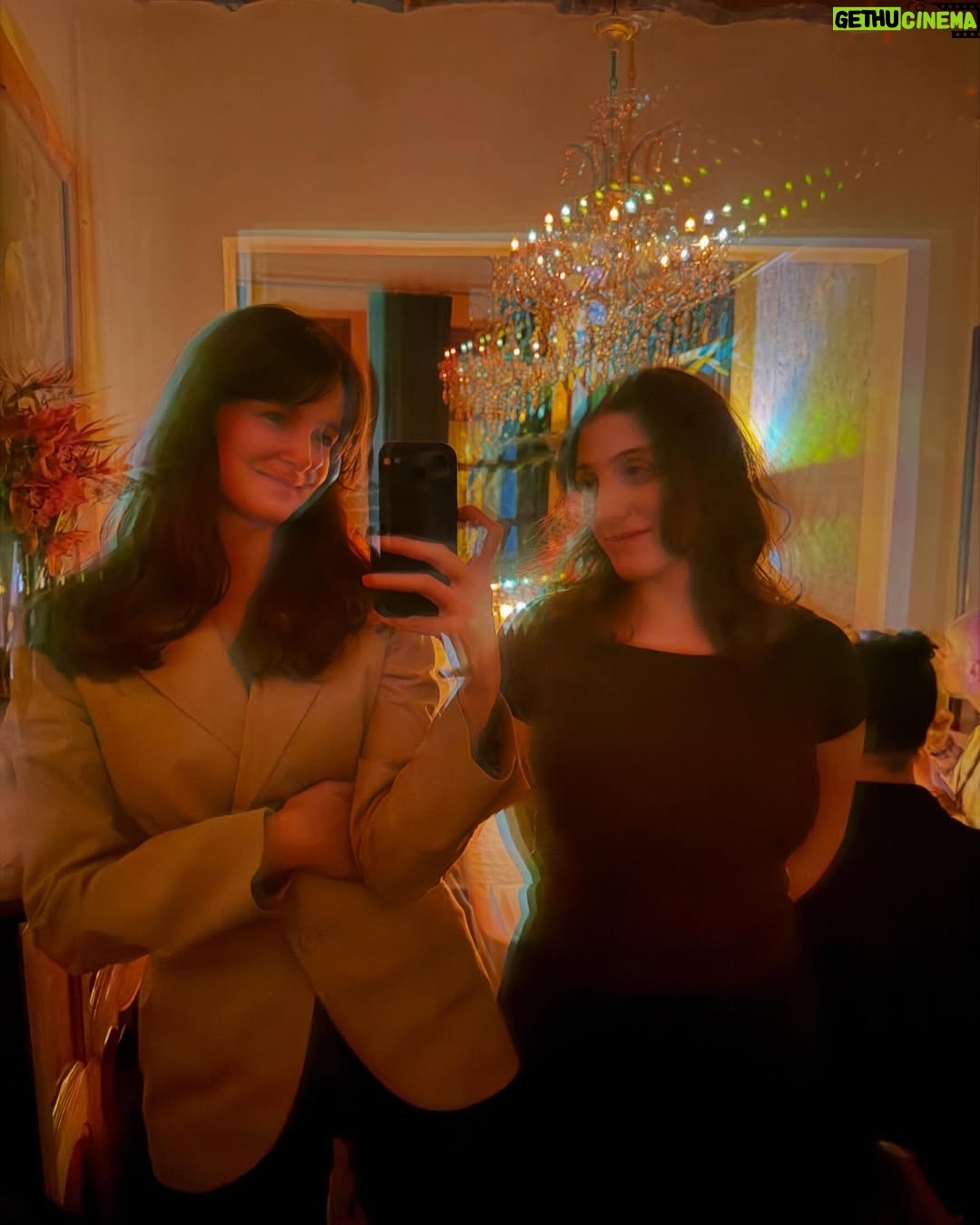 Büşra Develi - 70.1K Likes - Bitmeyen ocak, yaşanmamış bir şubat ve son fotoğraftaki güzelliğim. 😮‍💨