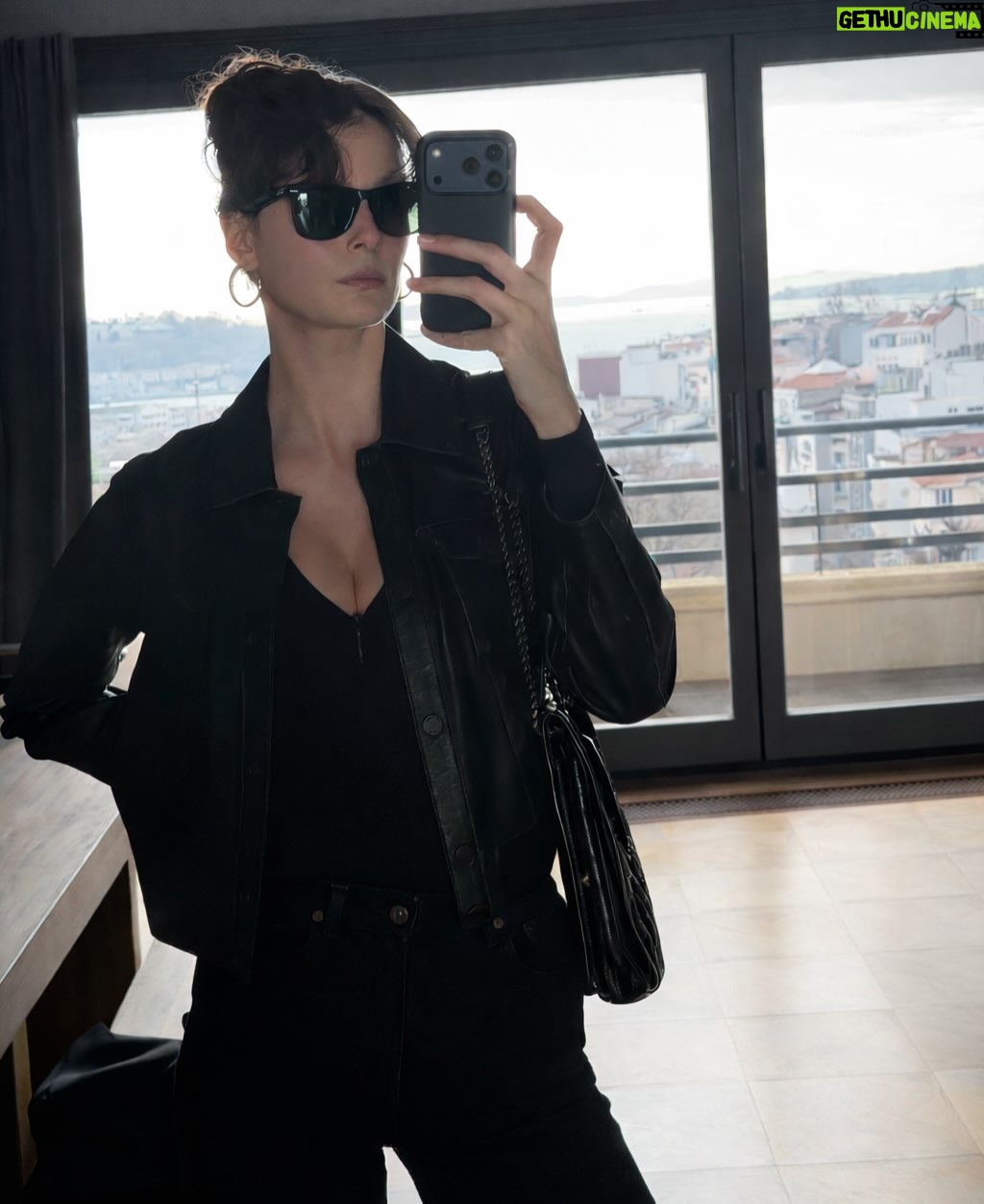 Büşra Develi - 88K Likes - 🫨🤍🎶💫🫂