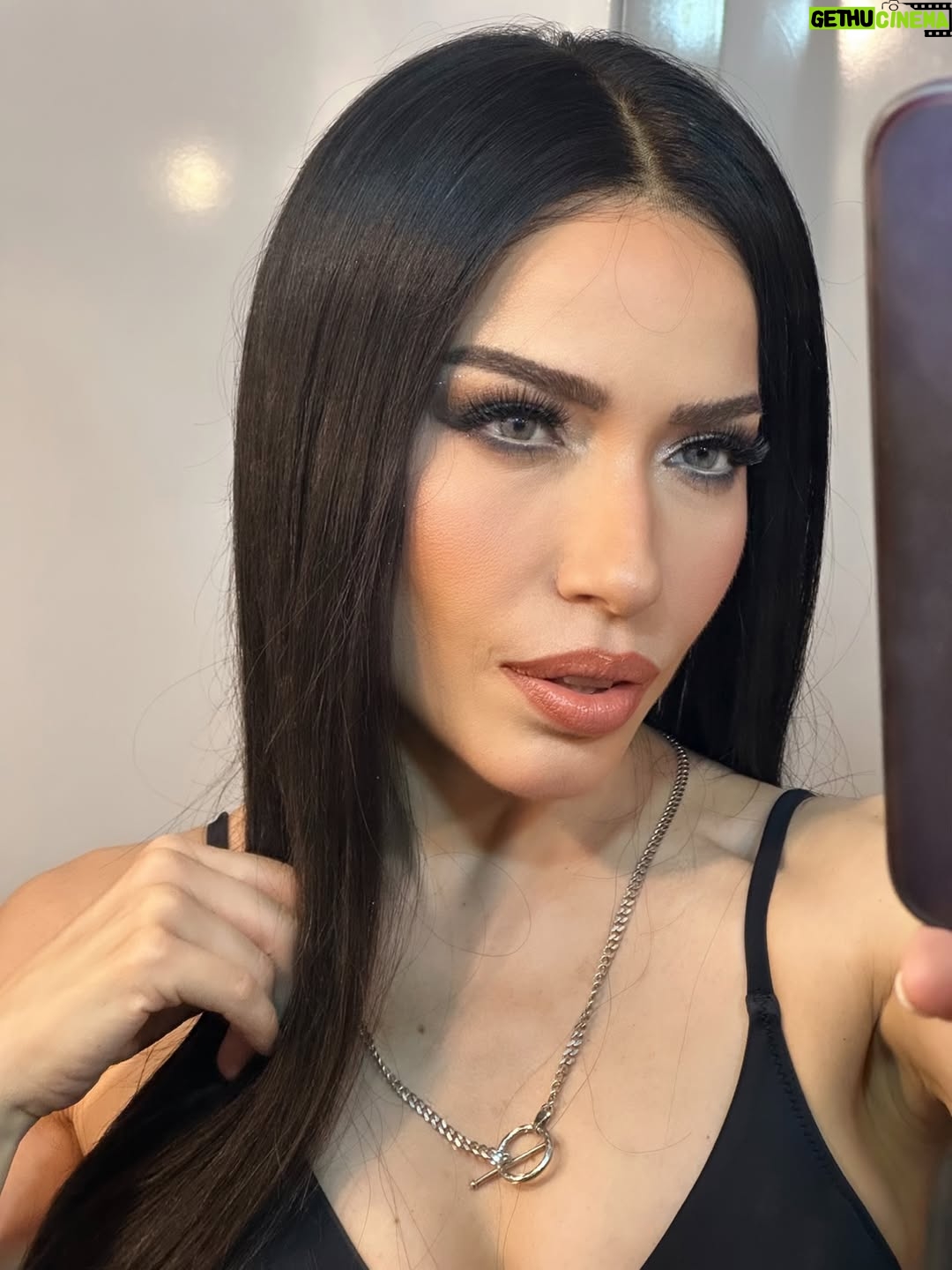 Burcu Güneş - 4.4K Likes - Selfies🤳🏻and videos 🎥 dump in the backstage🧚‍♀️🫶🐰🤓🤣 @alperkabadayi 💋✨
Sahne arkasında selfieler🤳🏻video yığını 🙂#neresindeyizaşkın #marketing #pr 😇
#dump #backstage #burcugüneş #makeup