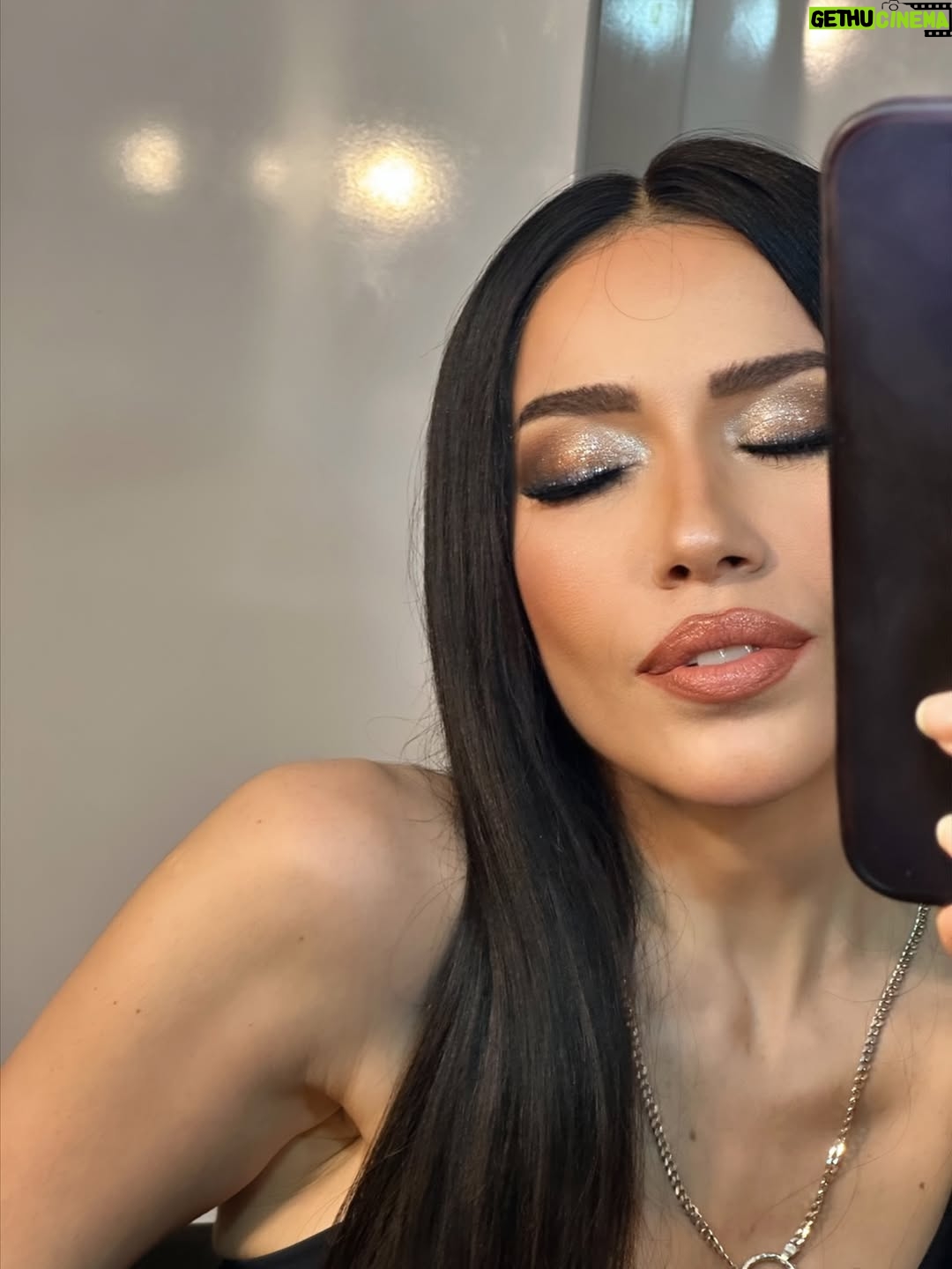 Burcu Güneş - 4.4K Likes - Selfies🤳🏻and videos 🎥 dump in the backstage🧚‍♀️🫶🐰🤓🤣 @alperkabadayi 💋✨
Sahne arkasında selfieler🤳🏻video yığını 🙂#neresindeyizaşkın #marketing #pr 😇
#dump #backstage #burcugüneş #makeup
