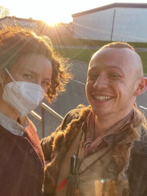 Caitríona Balfe Instagram - I love these people so much. It’s been the greatest ride anyone could have ever imagined. Thank you for embracing us and enveloping us with your love and passion and support. What a journey. And I couldn’t have imagined sharing it with a better group of people. @samheughan .. what a gift you are in every way. Thank you for being the most steadfast partner always. @sophie.skelton my daughter but sister from another mister. @johnhunterbell @rikrankin @laurenlyle7 @izzy_meikle @caitlinoryan and everyone else. Love you all xxx