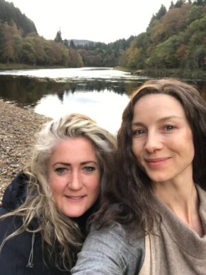 Caitríona Balfe Instagram - I love these people so much. It’s been the greatest ride anyone could have ever imagined. Thank you for embracing us and enveloping us with your love and passion and support. What a journey. And I couldn’t have imagined sharing it with a better group of people. @samheughan .. what a gift you are in every way. Thank you for being the most steadfast partner always. @sophie.skelton my daughter but sister from another mister. @johnhunterbell @rikrankin @laurenlyle7 @izzy_meikle @caitlinoryan and everyone else. Love you all xxx