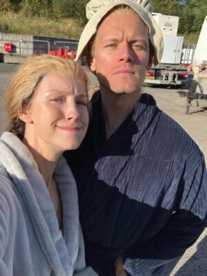 Caitríona Balfe Instagram - I love these people so much. It’s been the greatest ride anyone could have ever imagined. Thank you for embracing us and enveloping us with your love and passion and support. What a journey. And I couldn’t have imagined sharing it with a better group of people. @samheughan .. what a gift you are in every way. Thank you for being the most steadfast partner always. @sophie.skelton my daughter but sister from another mister. @johnhunterbell @rikrankin @laurenlyle7 @izzy_meikle @caitlinoryan and everyone else. Love you all xxx