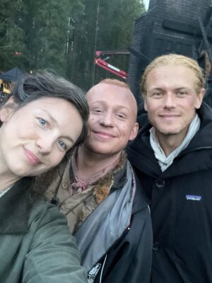 Caitríona Balfe Instagram - I love these people so much. It’s been the greatest ride anyone could have ever imagined. Thank you for embracing us and enveloping us with your love and passion and support. What a journey. And I couldn’t have imagined sharing it with a better group of people. @samheughan .. what a gift you are in every way. Thank you for being the most steadfast partner always. @sophie.skelton my daughter but sister from another mister. @johnhunterbell @rikrankin @laurenlyle7 @izzy_meikle @caitlinoryan and everyone else. Love you all xxx