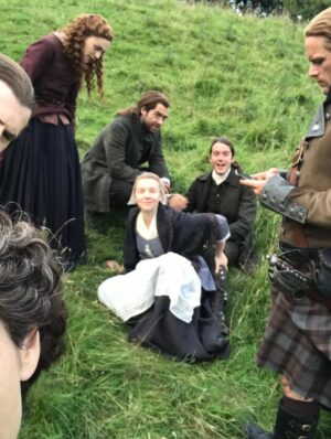 Caitríona Balfe Instagram - I love these people so much. It’s been the greatest ride anyone could have ever imagined. Thank you for embracing us and enveloping us with your love and passion and support. What a journey. And I couldn’t have imagined sharing it with a better group of people. @samheughan .. what a gift you are in every way. Thank you for being the most steadfast partner always. @sophie.skelton my daughter but sister from another mister. @johnhunterbell @rikrankin @laurenlyle7 @izzy_meikle @caitlinoryan and everyone else. Love you all xxx