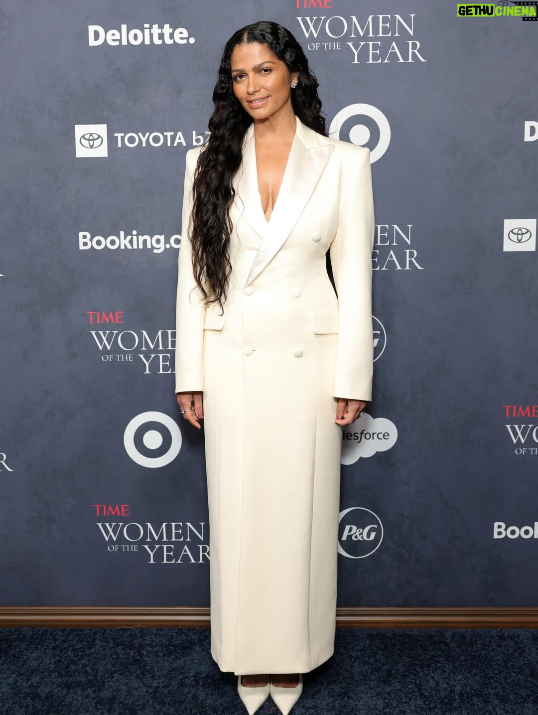Camila Alves - 68.5K Likes - @time Women Of The Year! What an honor it was to be there with my daughter, for her to see and be in the presence of the most amazing Women on all fields achieving important , inspiring and life changing things. 
Thank you to all of you for showing me and my daughter all that can be possible! 

💚💛💚💛💚💛💚💛💚💛💚💛💚💛💚💛💚💛

@time Mulher do Ano evento… Que honra foi estar lá com minha filha, para que ela pudesse ver e estar na presença de mulheres incríveis em todas as áreas, realizando coisas importantes, inspiradoras e que mudam vidas.
Obrigada a todas vocês por mostrarem a mim e à minha filha tudo que pode ser possível!