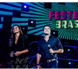 Camila Queiroz Instagram - É 2016, você foi icônico
