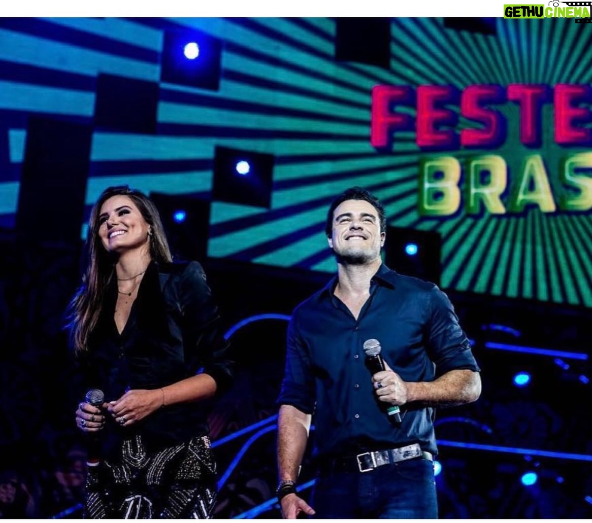 Camila Queiroz - 531.7K Likes - É 2016, você foi icônico