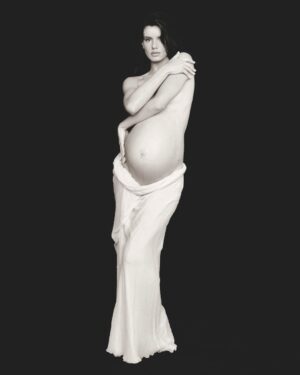 Camila Queiroz Instagram - 🤰🏻🙏🏼✨💞👼🏼🧚🏻
Não consegui escolher apenas uma….

Pelo time dos sonhos!!!! 
 @mar_______vin 
@pedrosales_1 
@silviogiorgio 
@b_rezende90 
@viddoart 
@13thprod