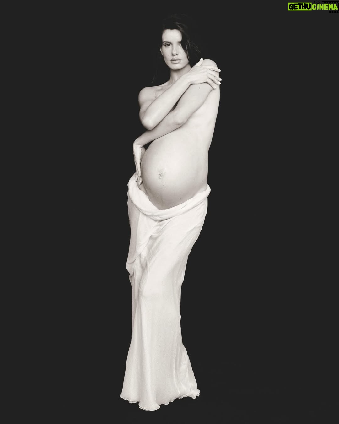 Camila Queiroz - 520.5K Likes - 🤰🏻🙏🏼✨💞👼🏼🧚🏻
Não consegui escolher apenas uma….

Pelo time dos sonhos!!!! 
 @mar_______vin 
@pedrosales_1 
@silviogiorgio 
@b_rezende90 
@viddoart 
@13thprod