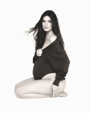 Camila Queiroz Instagram - 🤰🏻🙏🏼✨💞👼🏼🧚🏻
Não consegui escolher apenas uma….

Pelo time dos sonhos!!!! 
 @mar_______vin 
@pedrosales_1 
@silviogiorgio 
@b_rezende90 
@viddoart 
@13thprod