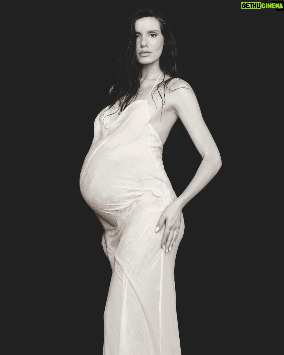 Camila Queiroz - 520.5K Likes - 🤰🏻🙏🏼✨💞👼🏼🧚🏻
Não consegui escolher apenas uma….

Pelo time dos sonhos!!!! 
 @mar_______vin 
@pedrosales_1 
@silviogiorgio 
@b_rezende90 
@viddoart 
@13thprod