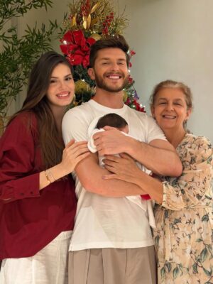 Camila Queiroz Instagram - Nosso maior pedido de Natal de 2024 se realizou em 2025.
Como somos abençoados por ter você, filha. 
Este foi apenas o primeiro de todos que virão ♥️
