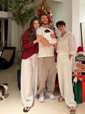 Camila Queiroz Instagram - Nosso maior pedido de Natal de 2024 se realizou em 2025.
Como somos abençoados por ter você, filha. 
Este foi apenas o primeiro de todos que virão ♥️