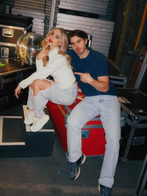 Camille Dhont Instagram - OMG MAKSIM GAAT MEEDOEN IN CIRCUS CAMILLE! 🙂↕️🫶🏻🫡🕺🏻💪🏻🪩 Wie komt kijken deze zomer???!!!
🎟️ tickets kan je vinden op clubcamille.be