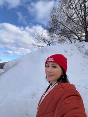 Carina Lau Instagram - 大年初一，好景、好雪、好開頭。
祝大家馬年健康平安！馬到功成！@clot
@edisonchen
@adidasoriginals
#CLOT
#adidasOriginalsbyEdisonChen