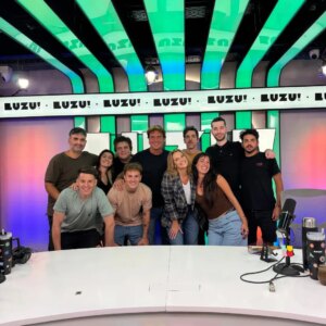 Carina Zampini Instagram - PRIMER PROGRAMA DE LA NOVELA 💛

Nos reímos hasta llorar y fuimos muy felices.

#lanovela Lunes y miércoles de 18:30 a 20hs por #luzutv