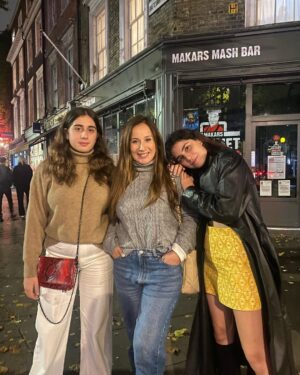Carine Rizcallah Instagram - Couldn’t wish for a better gift !!!! ❤️❤️ @nadiaacharbel @nayaacharbel