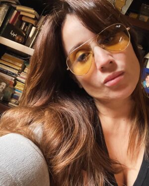 Carine Rizcallah Instagram - No makeup … no effects … just me ! Good morning everyone ❤️ 
#lebanon🇱🇧 #beirut #uae🇦🇪#ksa #jordan #syria #irak #egypt #just #pic