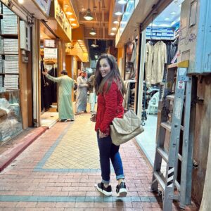 Carine Rizcallah Instagram - لتتعرف عبلد ولتحس بنبضو .. لازم تنزل على الاحياء الشعبية اللي فيه .. ❤️ #ksa